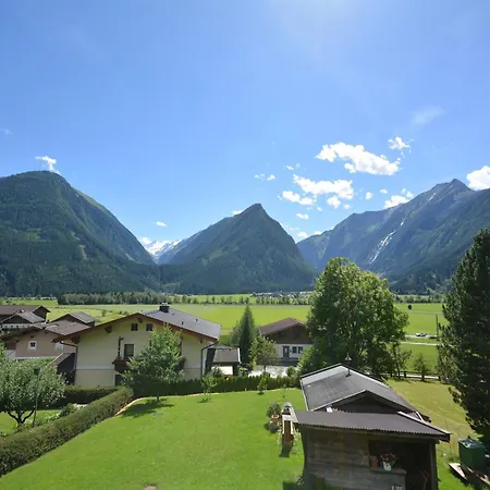 Chalet In Neukirchen With Mountain Views, Cleaning Included Apartmán *