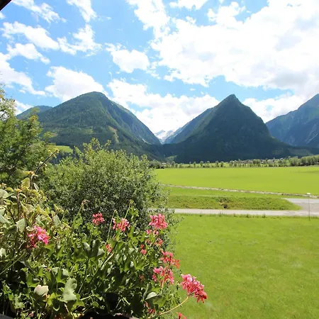 Apartmán Chalet In Neukirchen With Mountain Views, Cleaning Included