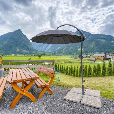 Apartmán Chalet In Neukirchen With Mountain Views, Cleaning Included